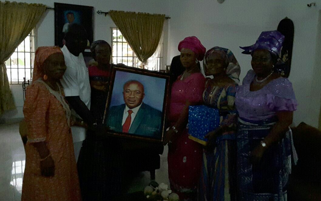 Women's wing of Okpanam Community Development Union, Lagos branch presents a portrait to the Commissioner 