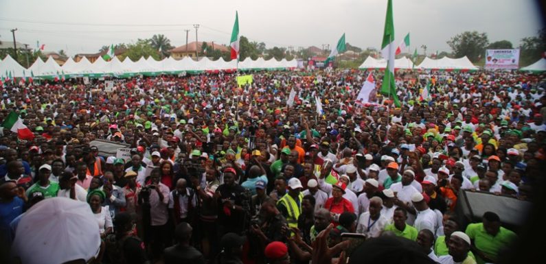 Deltans Celebrate Okowa’s Feat In Ughelli South, Ukwuani, Ethiope East   … Gives N2 Mn To Baby Born At Rally Ground
