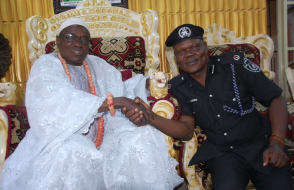 SECURITY: OLEH MONARCH WELCOMES POLICE AREA COMMANDER ON FAMILIARIZATION TOUR