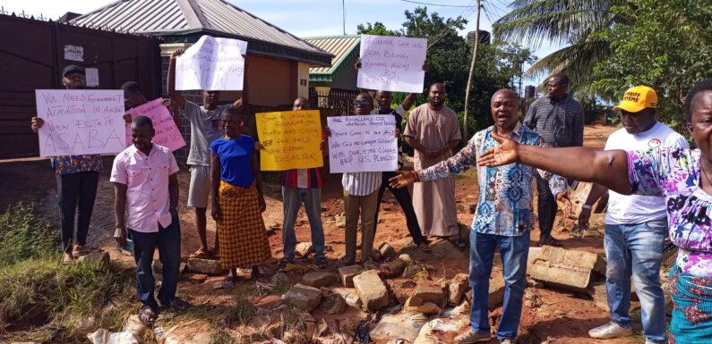 Residents Protest Lives Threatening Erosion Caused By PDP Man In Asaba