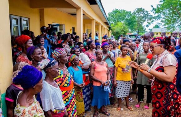 Dame Okowa Distributes Food, Relief Materials to Flood Victims in Aboh, Burutu, Ewulu, Patani Camps