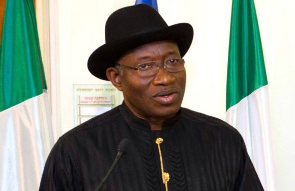 2015 Presidency: Jonathan Picks PDP Re-election Form With Donations
