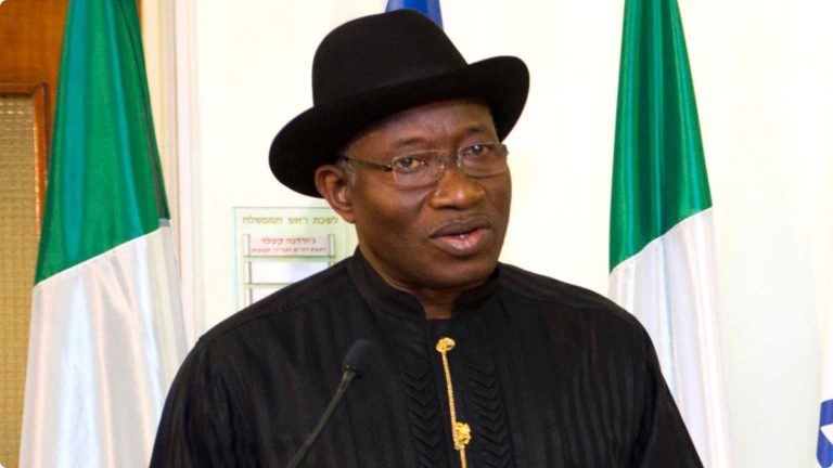 2015 Presidency: Jonathan Picks PDP Re-election Form With Donations