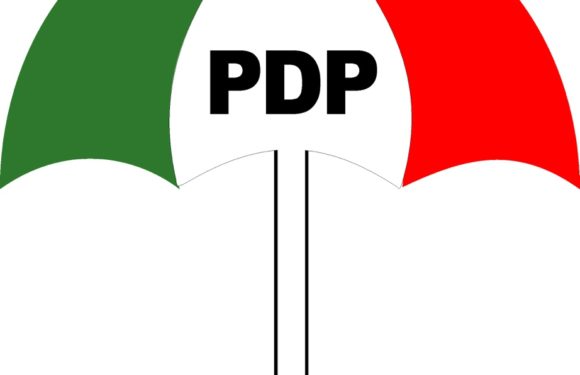 Breaking News>>> 2015: PDP Hands Over Party Structures to Govs