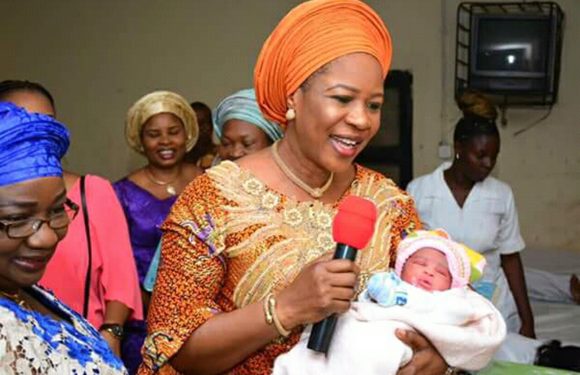 Delta First Lady Dame Okowa Welcomes First Baby Of The Year 2018 In Agbor