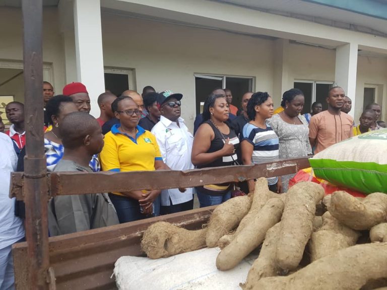 ASKIA VISITS IDP CAMP. …Donates Relief Materials