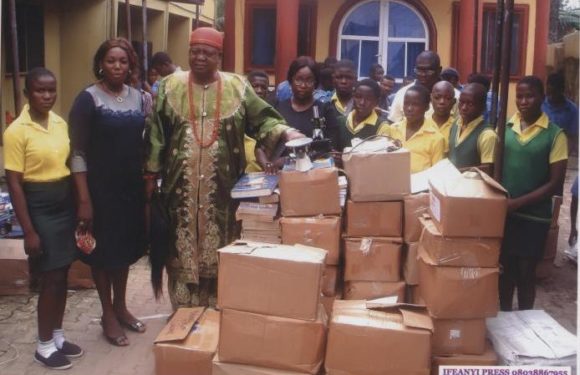 EDUCATION: Monarch’s Wife Donates Books To Schools In Anambra