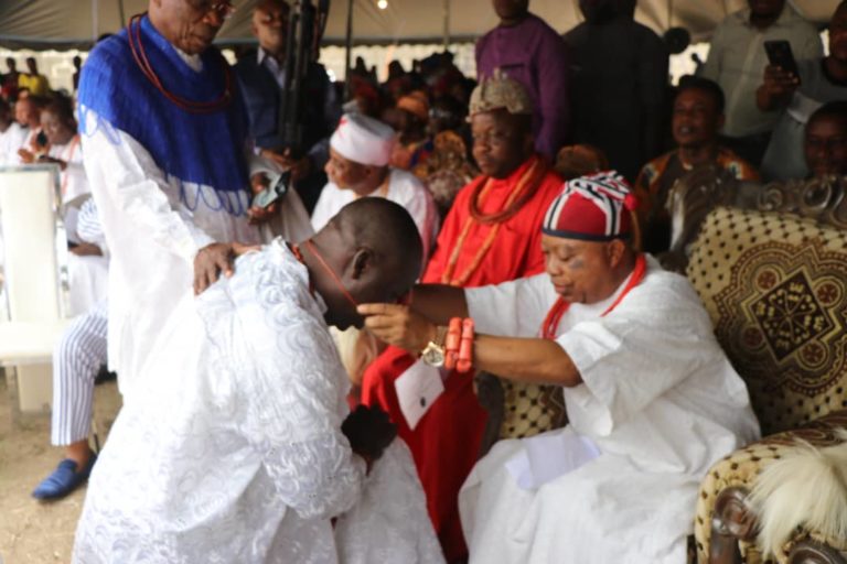 UZERE MONARCH INSTALLS 18 NEW MEMBERS OF COUNCIL OF CHIEFS