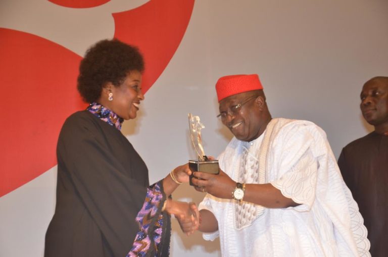 Bashorun Askia Lifts DESOPADEC Laurel At  Independent Newspapers Awards