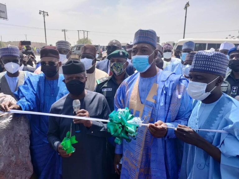 Osinbajo Commissions Doctors’ Apartment, Shops, School, Road in Maiduguri