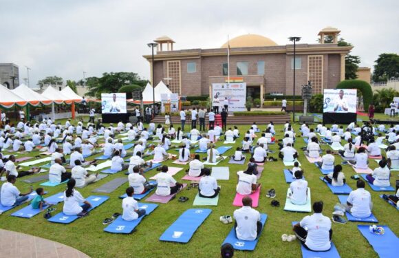 Yoga Enthusiasts Troops to Indian High Commission to Mark International Yoga Day