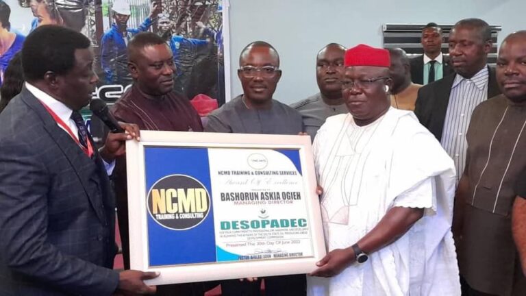 Bashorun Askia Bags Award For Hard-work, Excellence In DESOPADEC