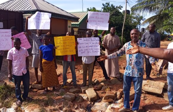 Residents Protest Lives Threatening Erosion Caused By PDP Man In Asaba
