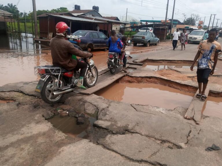 2022 FLOOD: GULLY EROSION CUT OLEH/IRRI ROAD, AS PEOPLE GROAN RESTRICTION OF MOVEMENT