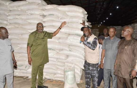 PALLIATIVE: Delta takes delivery of food items from FG