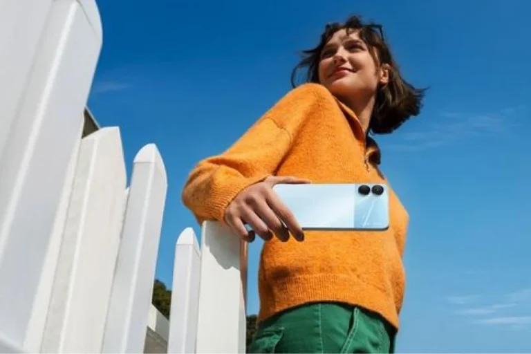 Pulling Together a Last-Minute Halloween Costume?